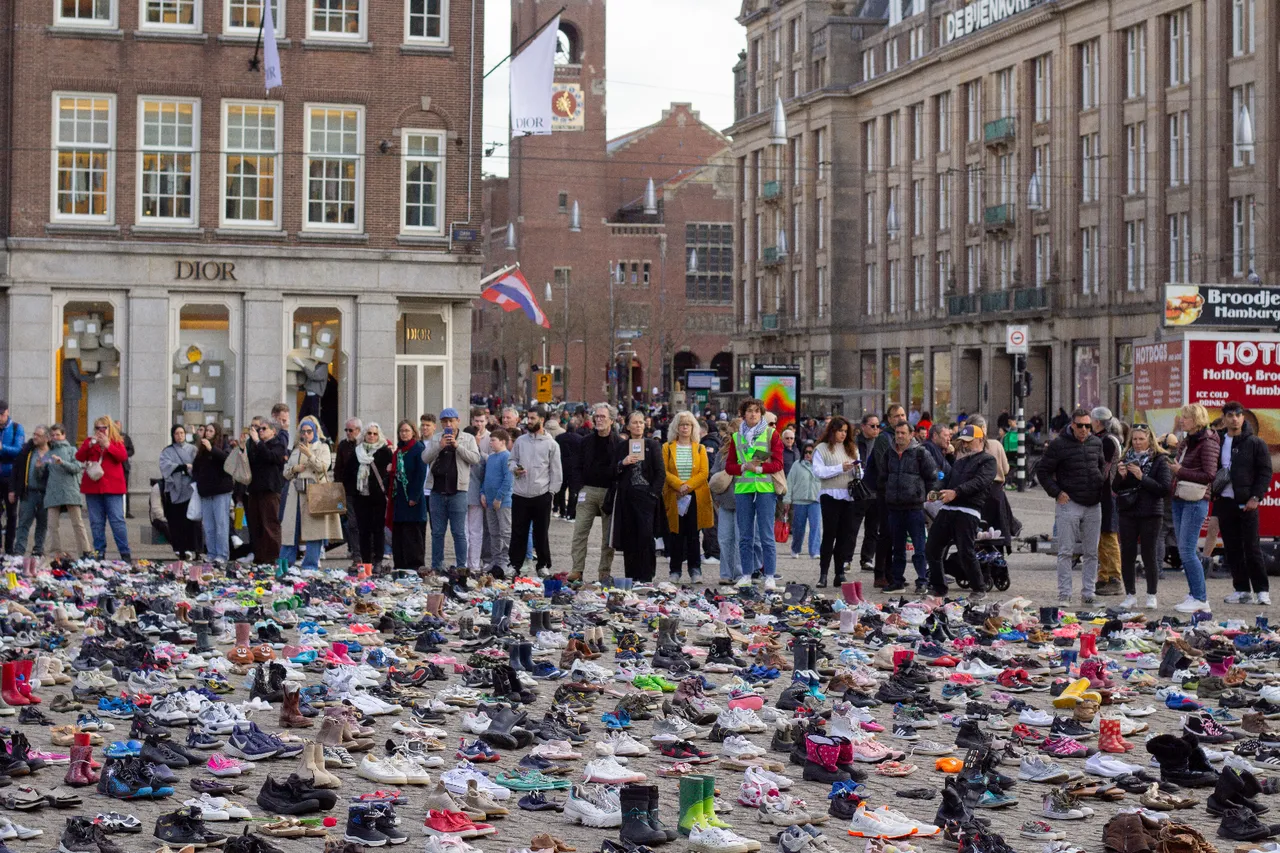 Amsterdam’da sessiz Gazze çığlığı! Katledilen Filistinli çocuk ve gazeteciler anıldı
