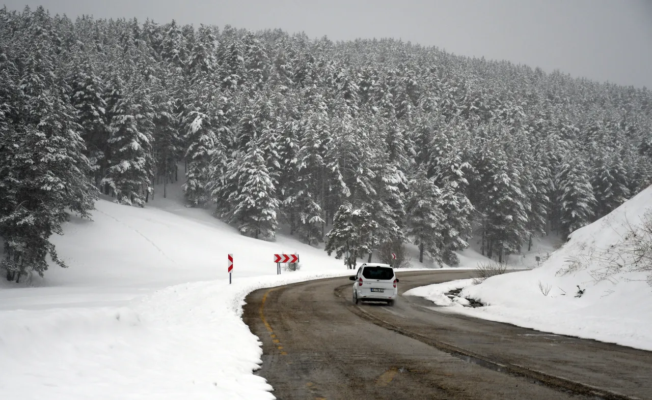 Bahar kapıda derken kar geri geldi! Nisan ortasında şaşırtan manzara, 10 il bembeyaz