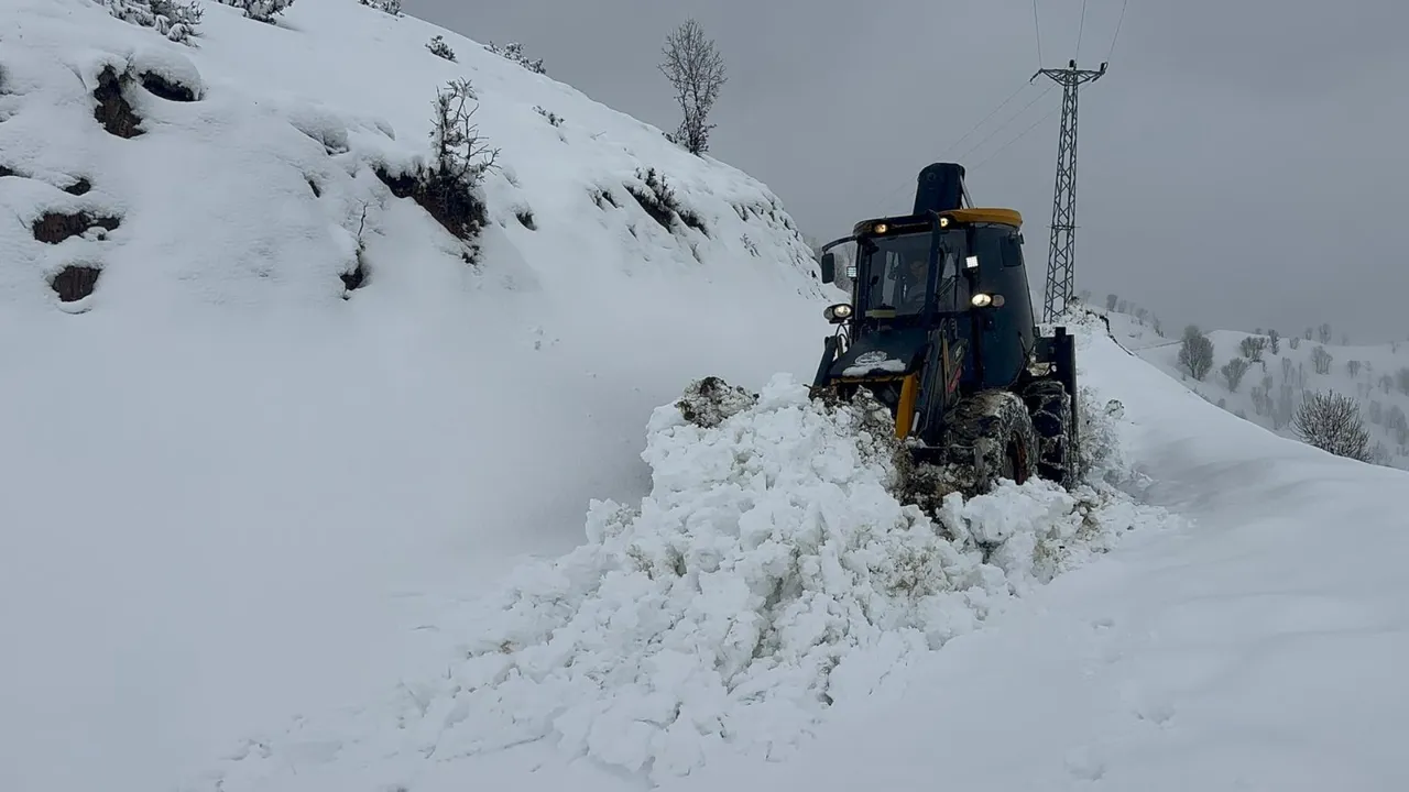Bahar kapıda derken kar geri geldi! Nisan ortasında şaşırtan manzara, 10 il bembeyaz