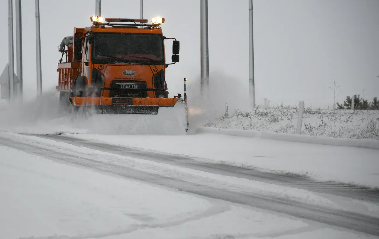 Bahar kapıda derken kar geri geldi! Nisan ortasında şaşırtan manzara, 10 il bembeyaz