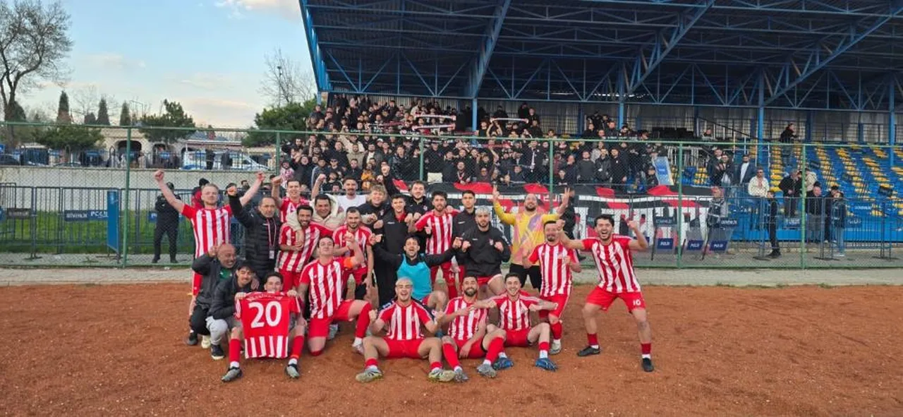 1969 Bilecikspor oyuncularının yarı final sevinci