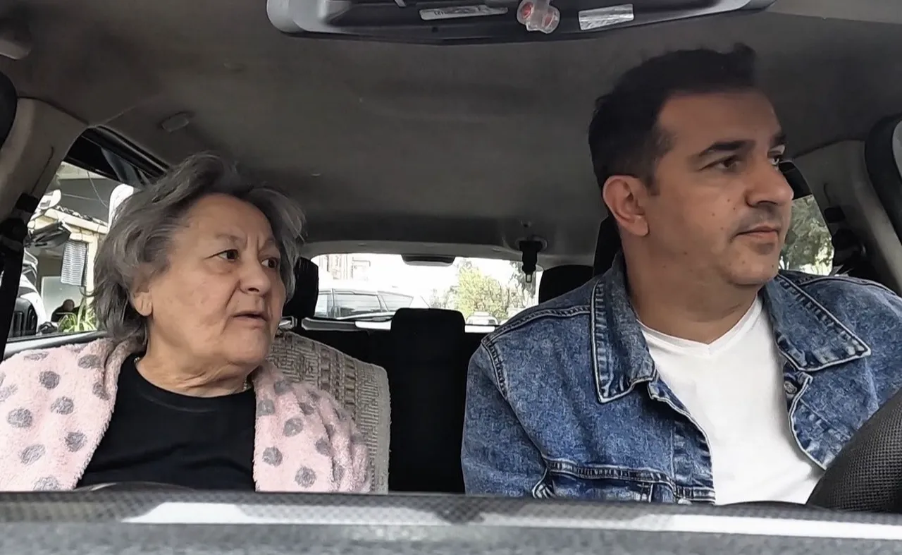 Buca'da kaybolan yaşlı kadının imdadına koşan taksiciden duygulandıran örnek davranış