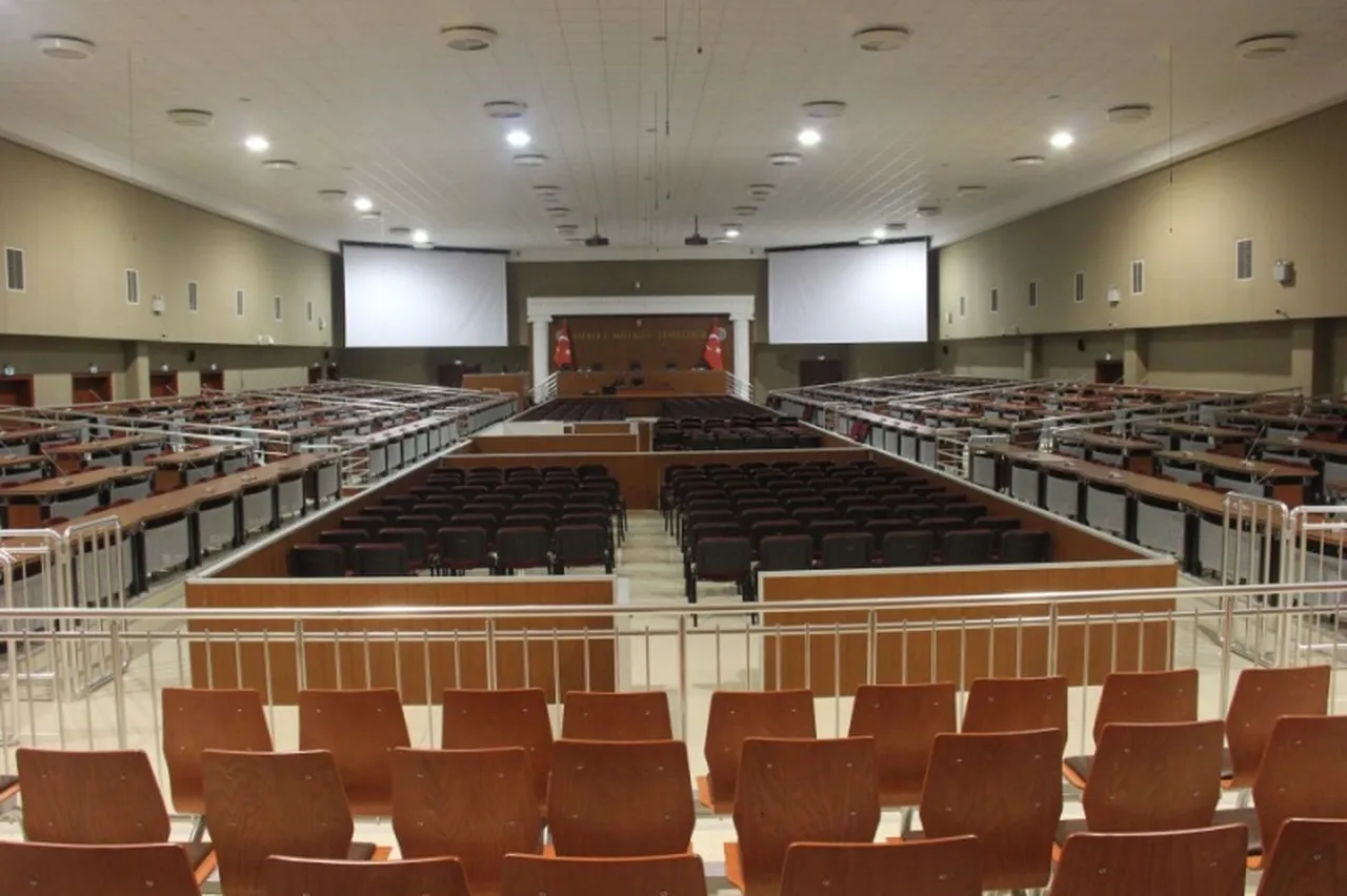 Duruşma yine karıştı! İmamoğlu, "Haddini bildiririz" diyen savcıyı hedef aldı