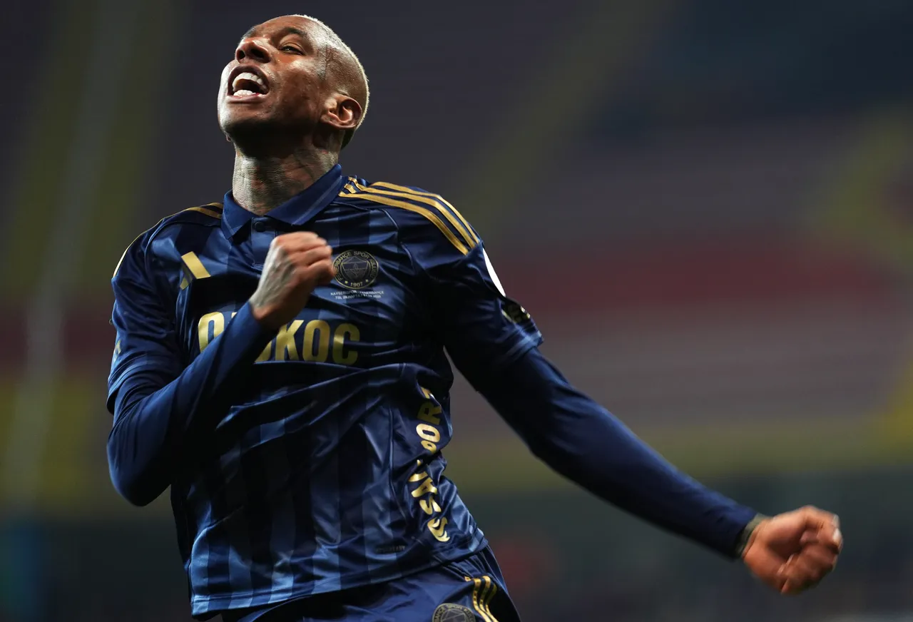 Talisca'nın, Fenerbahçe ile 30 Haziran 2028'e kadar sözleşmesi bulunuyor.