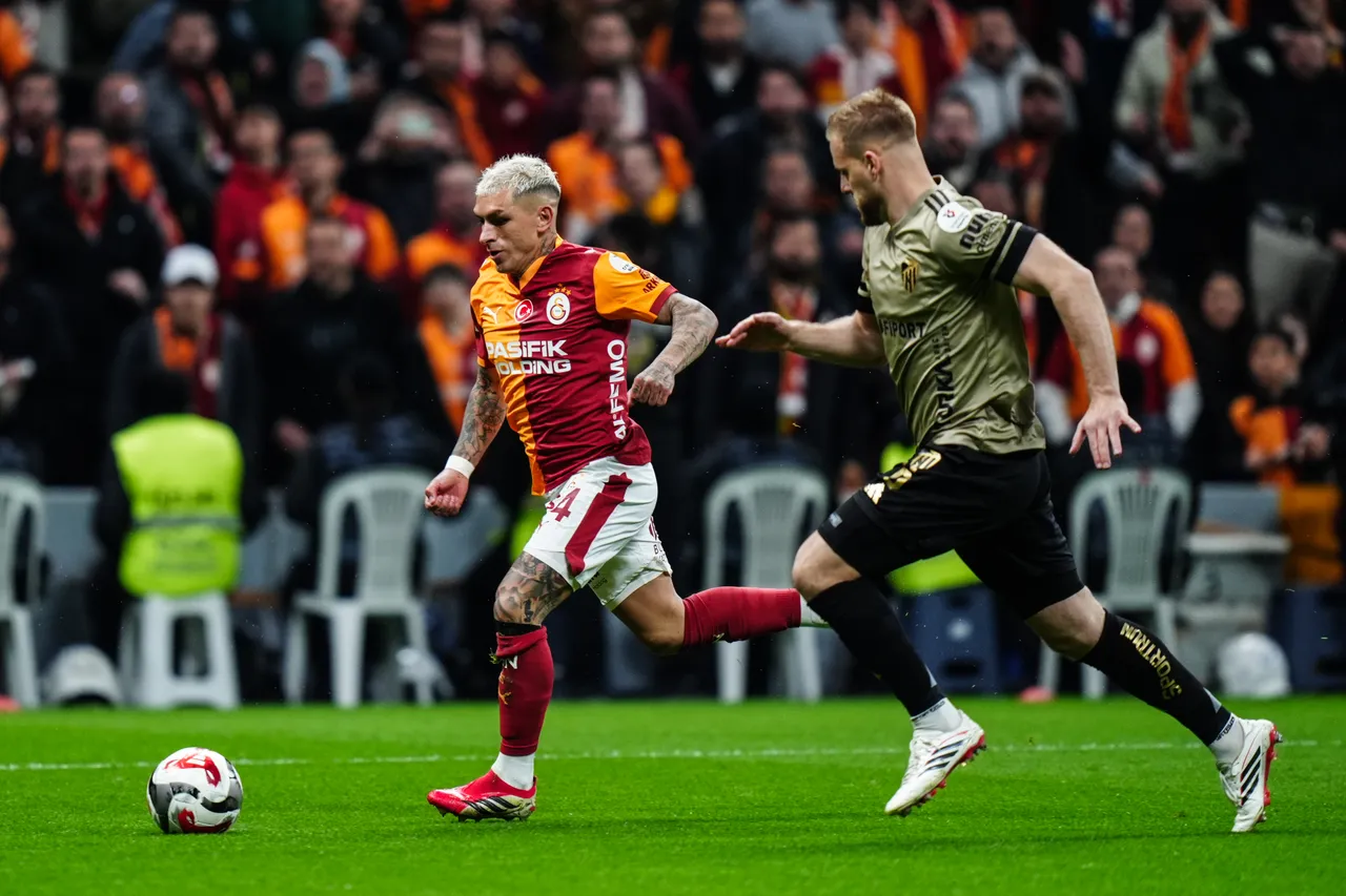 Lucas Torreira - Hrvoje Smolcic