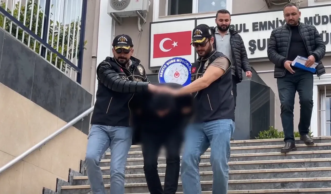 İstanbul'un ortasında silahlı gasp! 