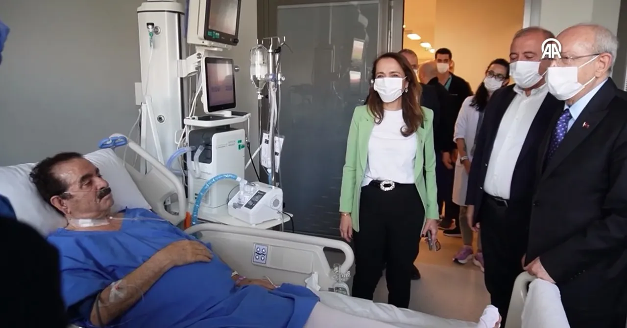 Kılıçdaroğlu'nun ziyaret ettiği İbrahim Tatlıses, Gürsel Tekin'i işaret etti: Yanından ayırma