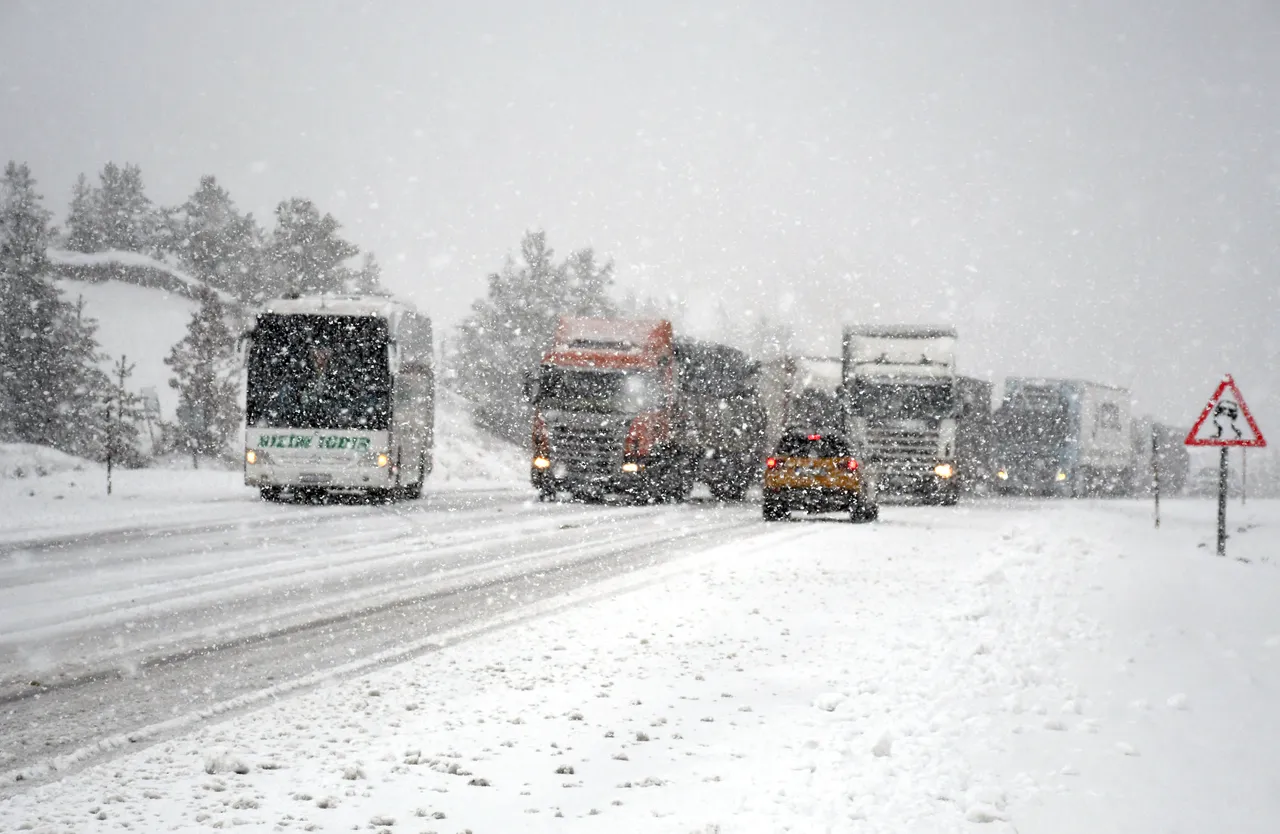 Ne atkı ne eldiven soğuğu kesemedi! Meteoroloji uzmanından yeni açıklama geldi: 4 ila 8 derece birden...