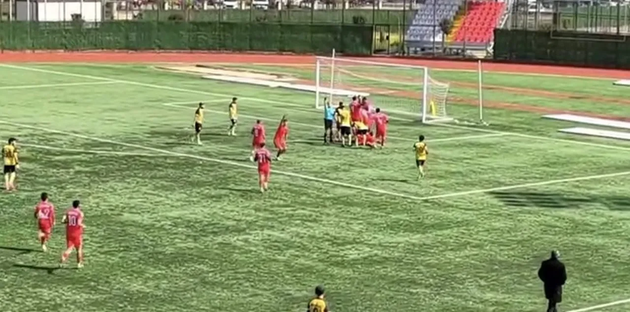 Derikspor-Kızıltepe 47 Spor maçında olay çıktı
