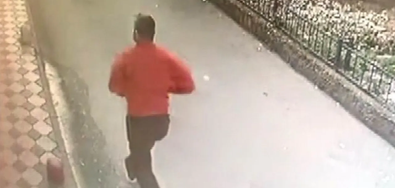 Samsun'da okul önünde silahlı saldırı! Saldırganın kaçış anı güvenlik kamerasında