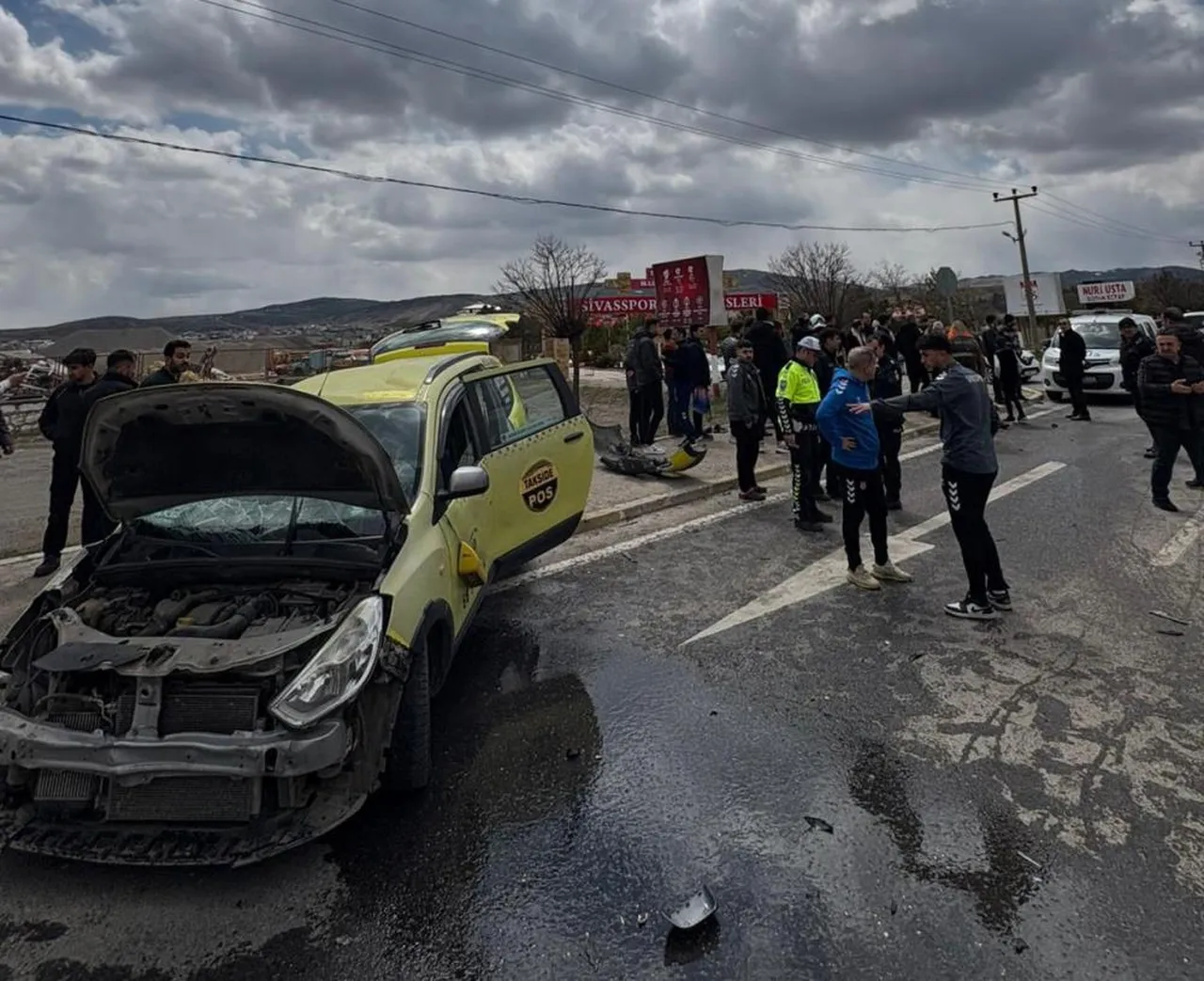 Sivasspor tesisleri önünde meydana gelen trafik kazası