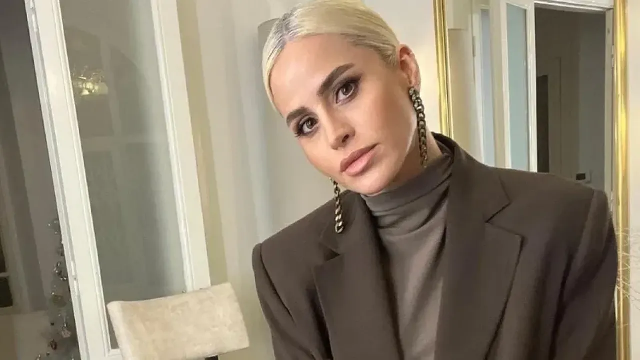 Oyuncu Büşra Pekin