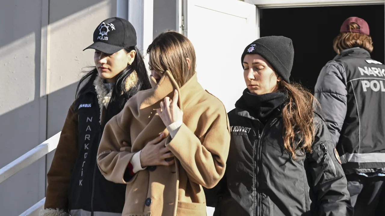 Ünlülere yönelik uyuşturucu soruşturmasında yeni gelişme: 8 isim tutuklandı! Aralarında eski hakem de var