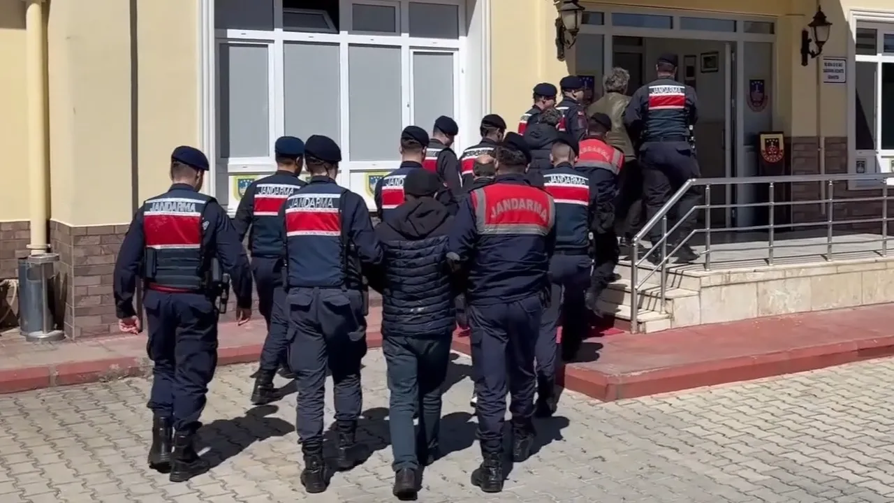 Uyuşturucu tacirlerine operasyon... Aralarında doktor da var!