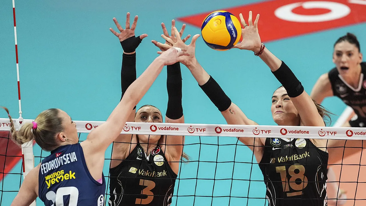 VakıfBank, Fenerbahçe karşısında avantajı aldı