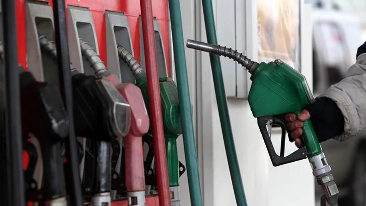 Zam haberi sonrası istasyonlara akın! Belçika'da kuyruklar uzuyor