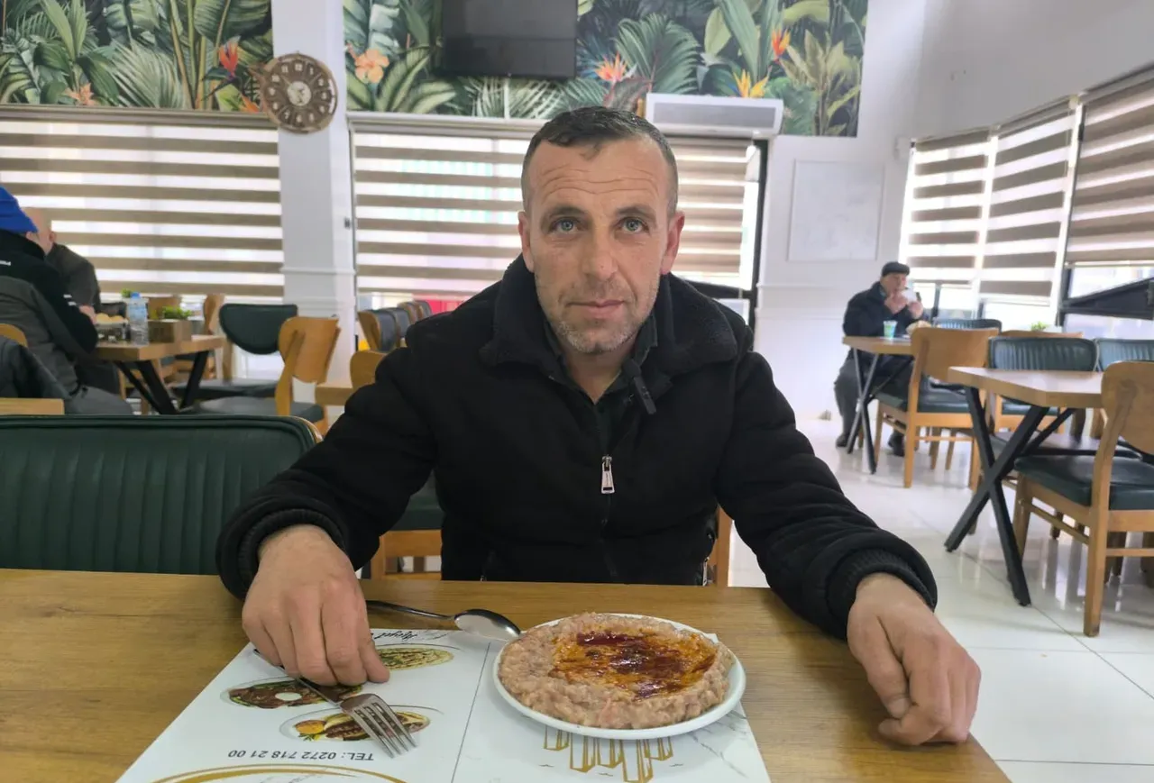 12 saat dövülerek pişiriliyor! Sabah kahvaltılarının vazgeçilmezi, tadına bakan hayran kalıyor