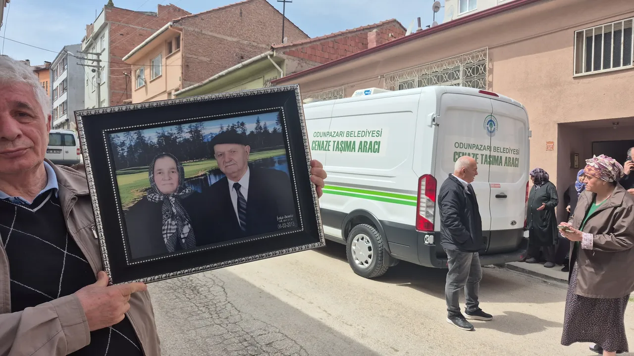 70 yıllık evli çifti ölüm ayırdı: Bir gün arayla vefat ettiler! Yakınları baygınlık geçirdi