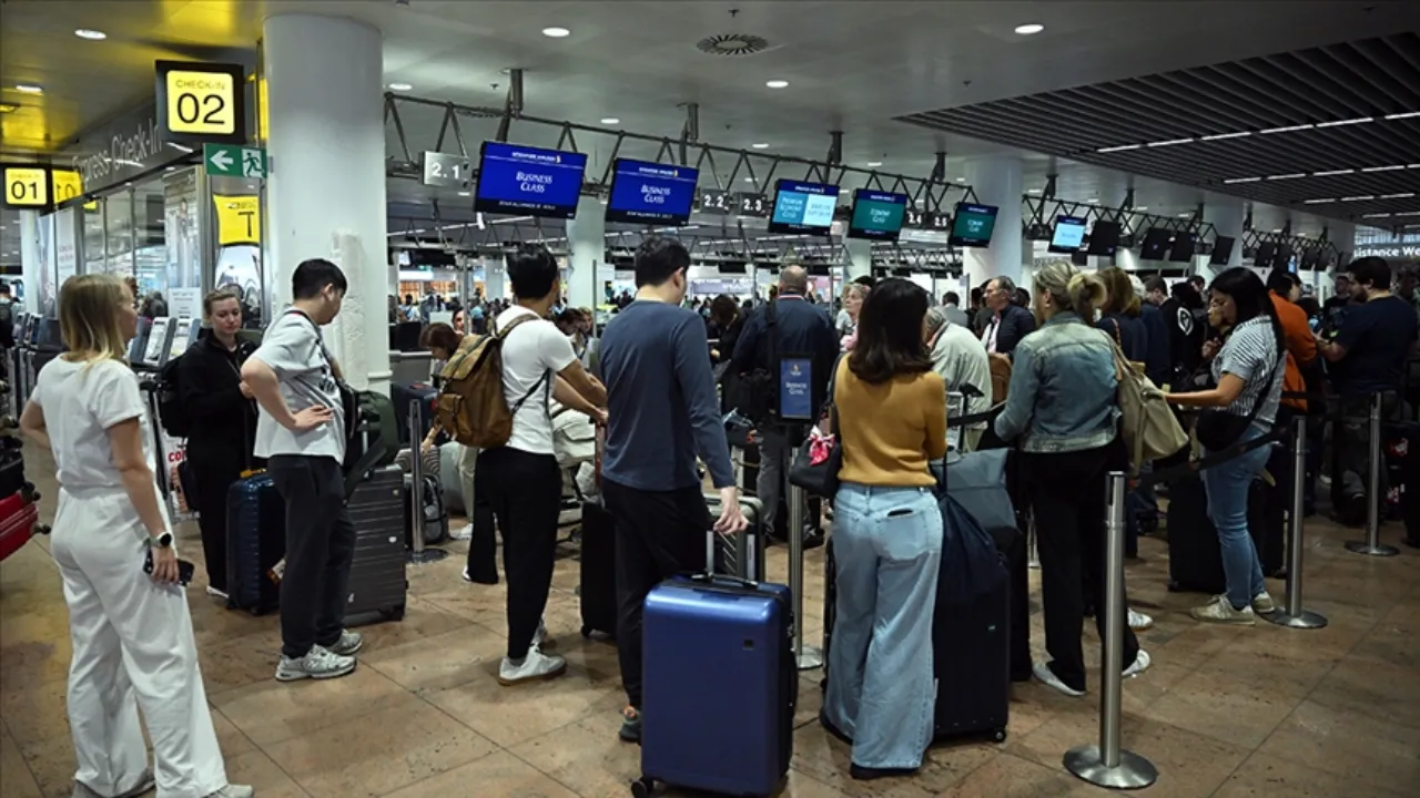 AB’nin yeni Schengen kararı isyan çıkardı! Havalimanları kilitlendi, yolcular fenalaştı