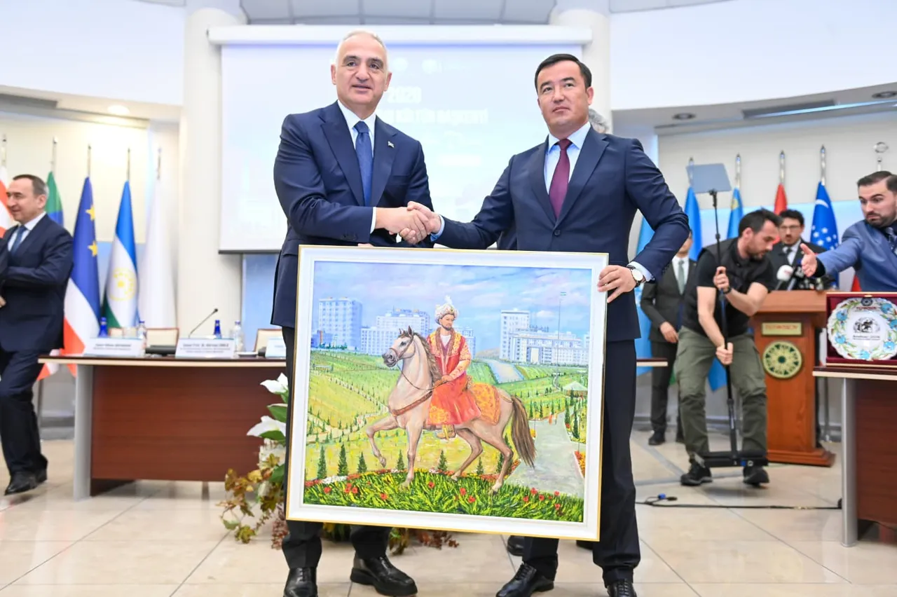 Bakan Ersoy  kültürel yozlaşma  mesajıyla dikkat çekti