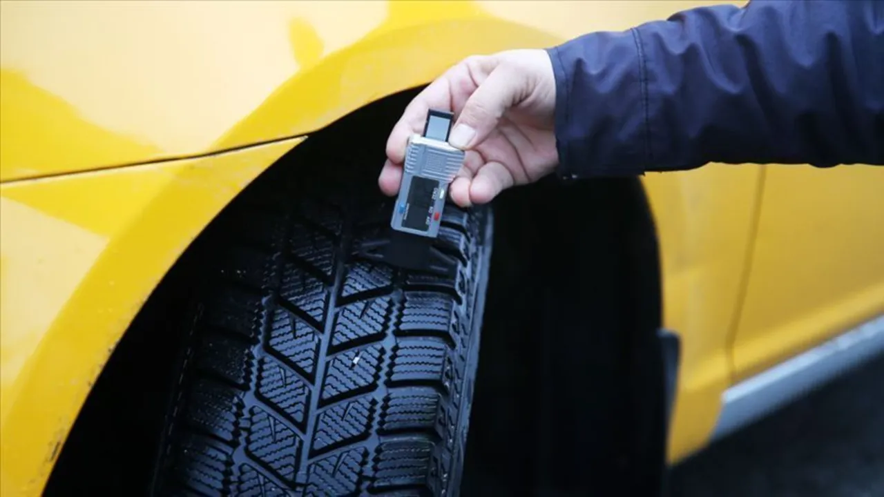 Bakanlık zorunlu tutmuştu! Kış lastiği uygulaması yarın sona eriyor, yazda kullanmanın cezası var mı?