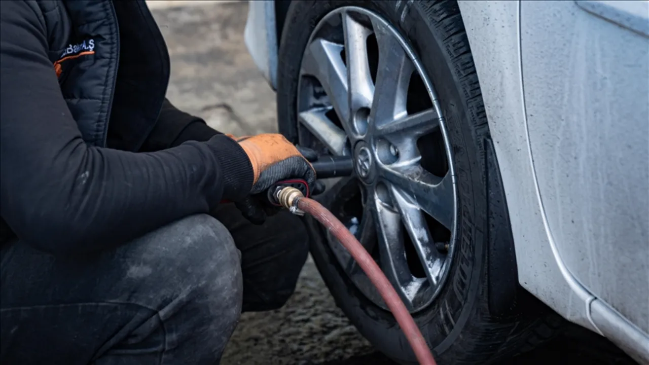 Bakanlık zorunlu tutmuştu! Kış lastiği uygulaması yarın sona eriyor, yazda kullanmanın cezası var mı?
