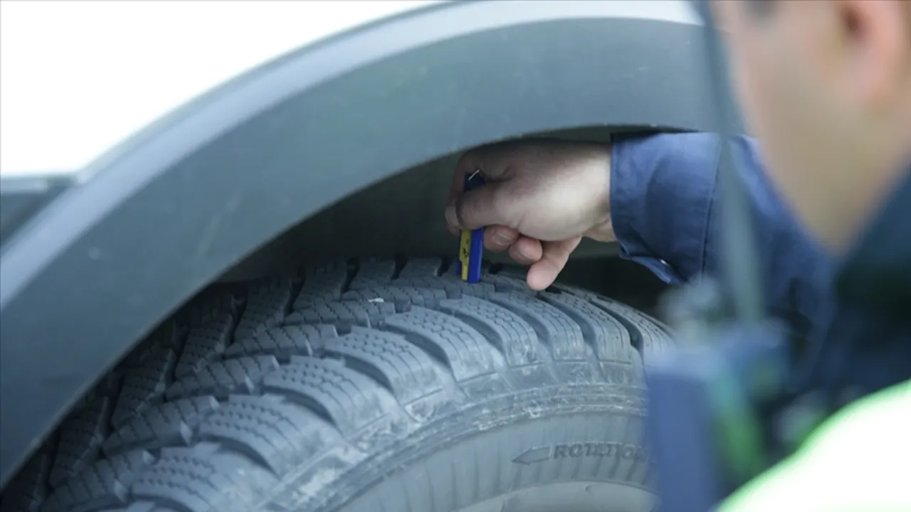 Bakanlık zorunlu tutmuştu! Kış lastiği uygulaması yarın sona eriyor, yazda kullanmanın cezası var mı?