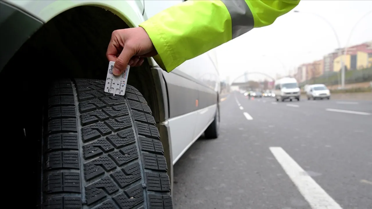 Bakanlık zorunlu tutmuştu! Kış lastiği uygulaması yarın sona eriyor, yazda kullanmanın cezası var mı?
