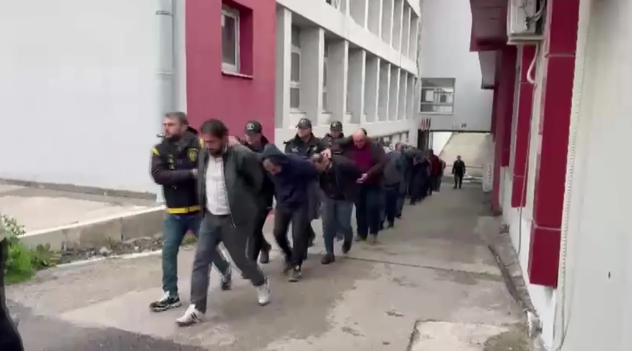 ‘Change araç’ çetesi çökertildi! 47 gözaltı, 15 milyon TL değerinde 129 araca el konuldu