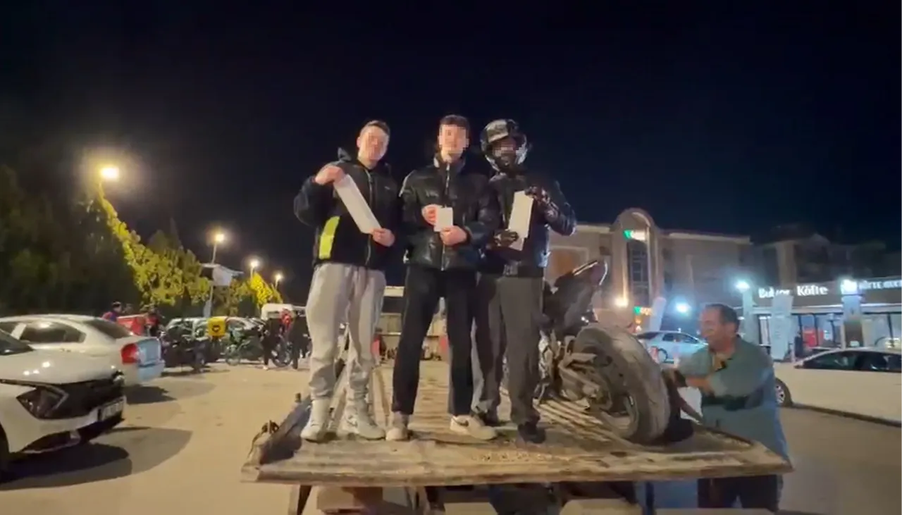 Ehliyeti yetersiz motosikletliye 58 bin lira ceza! Çekici üzerinde poz verdi