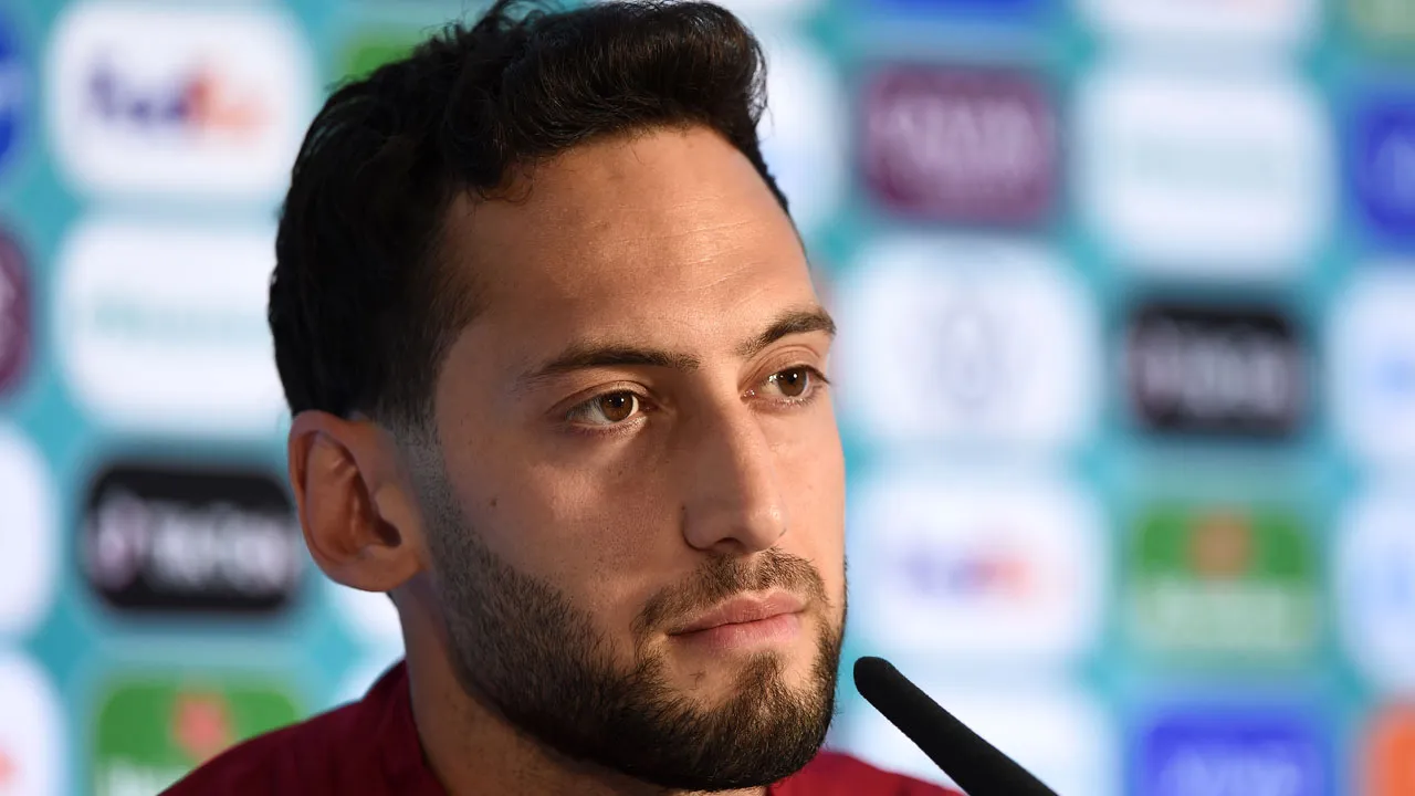 Hakan Çalhanoğlu'ndan Galatasaray açıklaması! 'Transfer görüşmesi...'