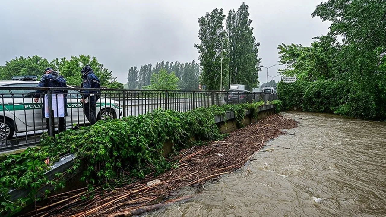 İtalya'da fırtına ve sağanak kabusu! 2 kişi hayatını kaybetti