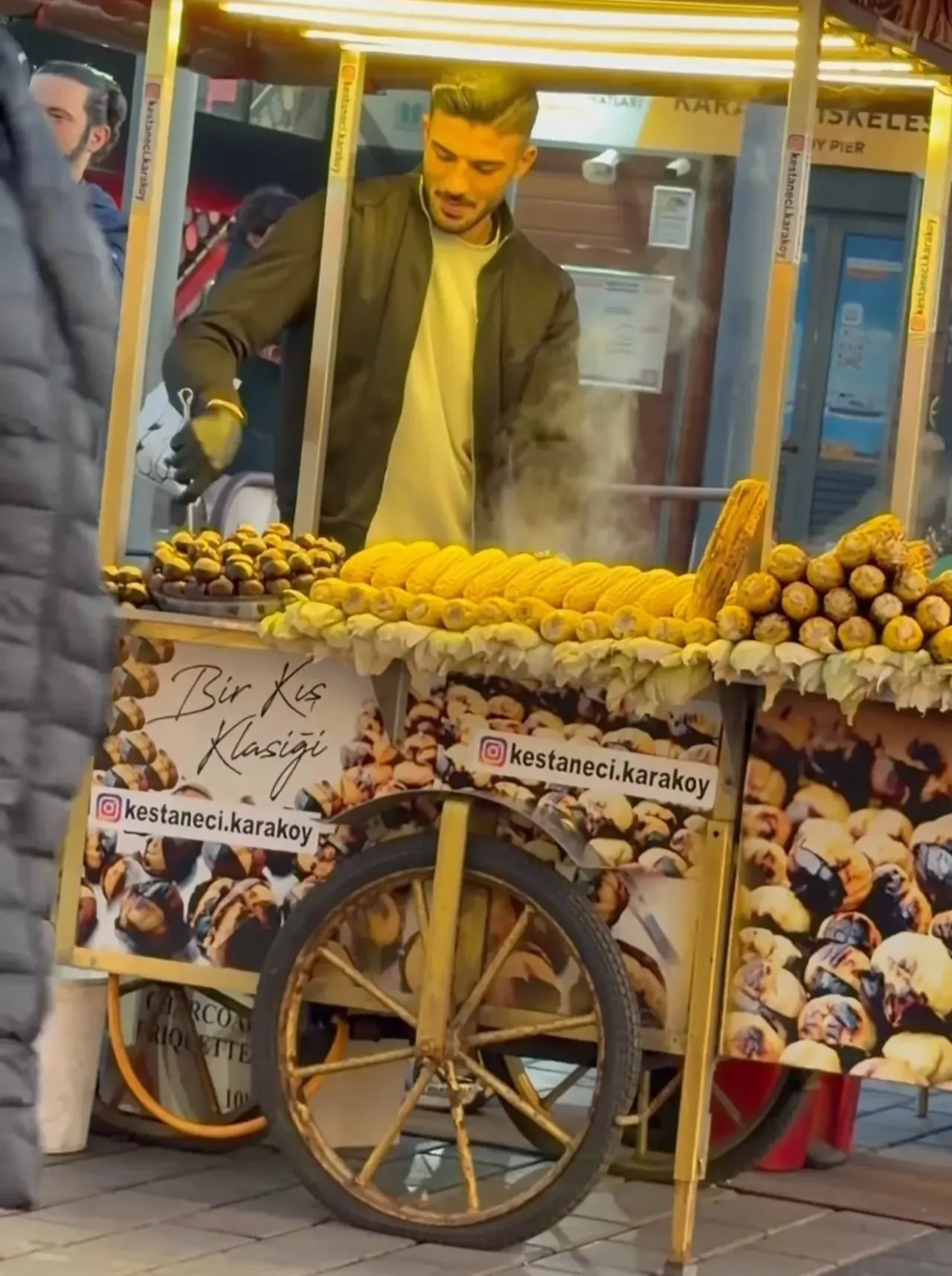 Mısırcı Alper Temel fenomen oldu! Yayında kazandığı para ağızları açık bıraktı