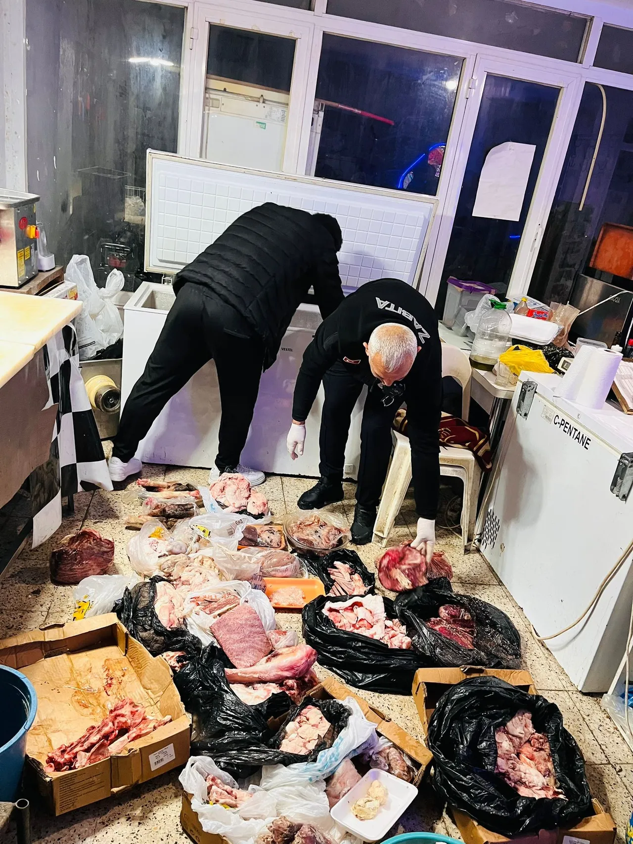 Şanlıurfa’da mide bulandıran hilekârlık! 5 ton ele geçirildi, hepsi bozuk