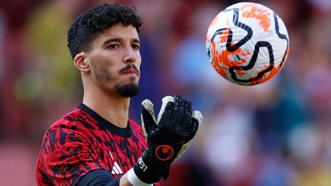 Süper Lig devi, Altay Bayındır ile anlaştı