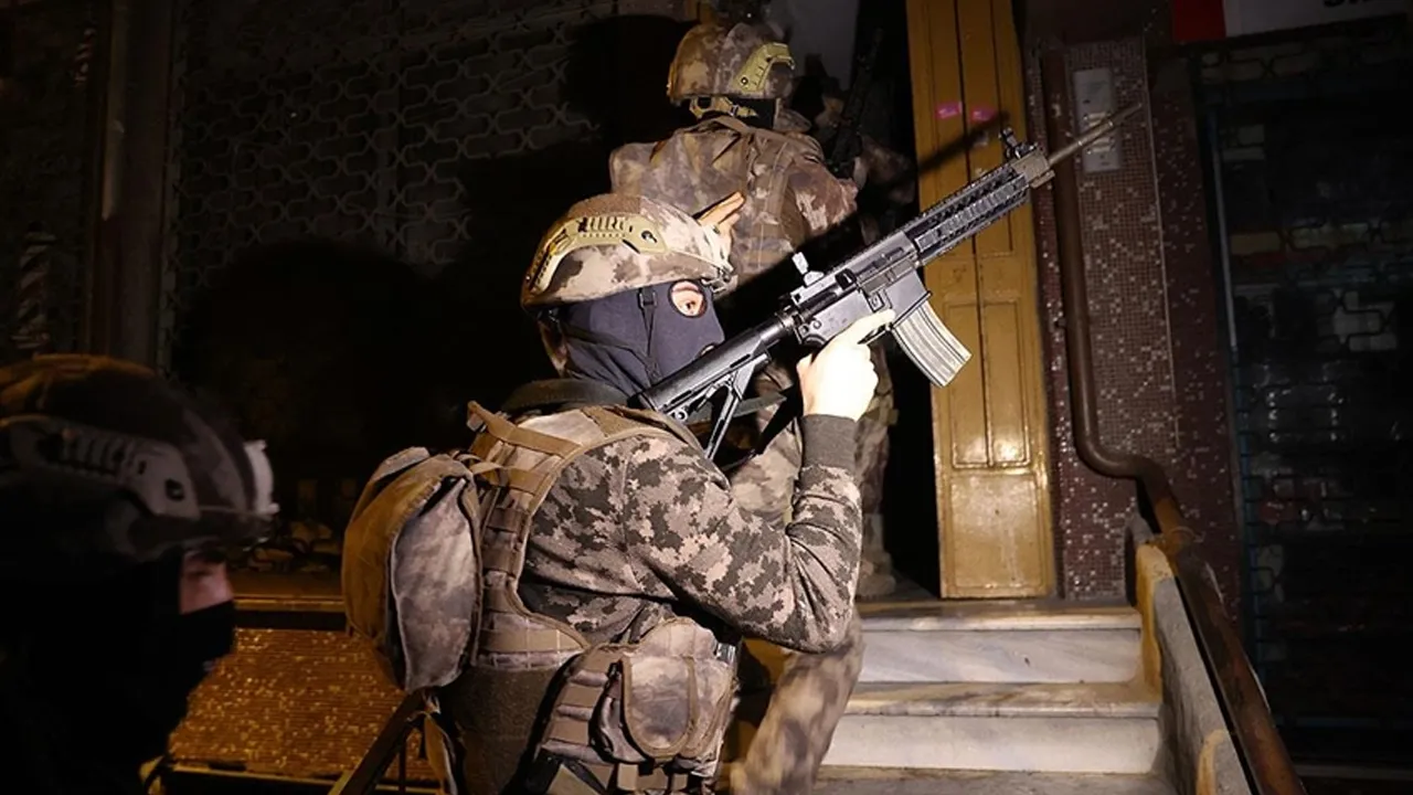 Terör örgütü DEAŞ'a finansman sağlayan 8 kişi yakalandı