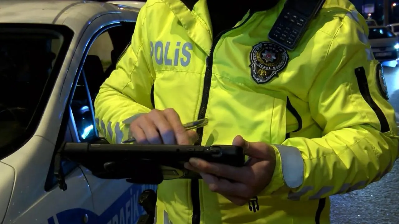 Trafikte birbirine bıçak çeken sürücülere ağır ceza!