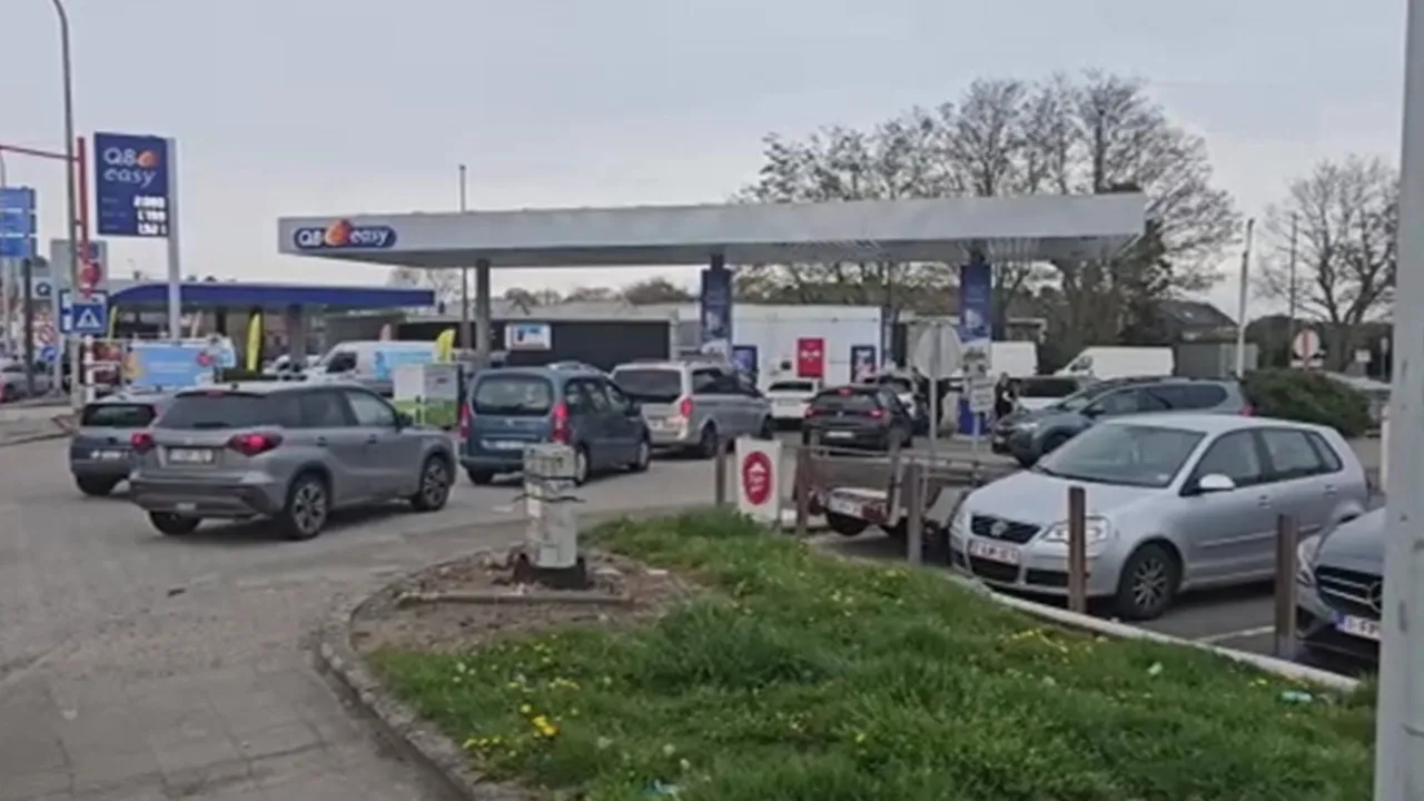 Zam haberi sonrası istasyonlara akın! Kuyruklar uzadı