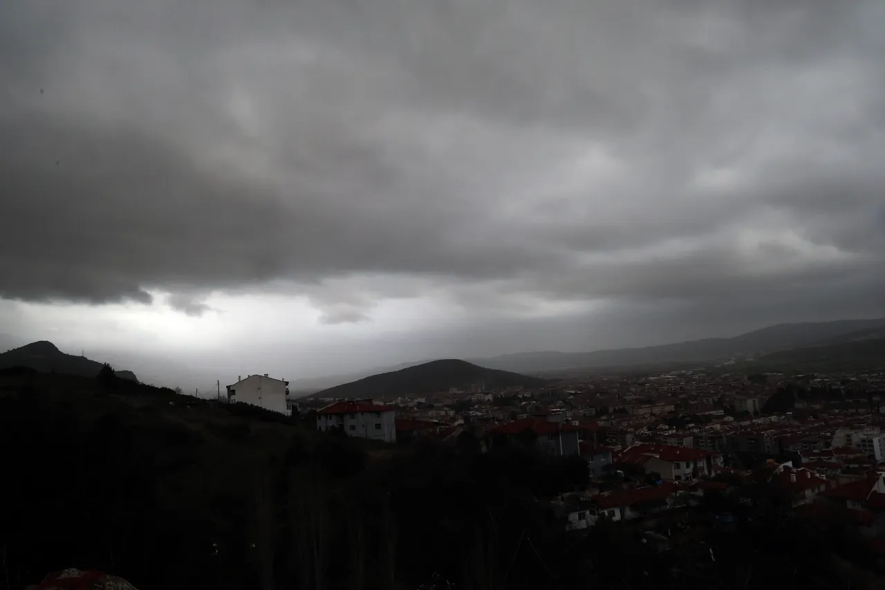 12 gün sonra yeniden Türkiye’de! Çöl tozu için alarm verildi, etkisi yarın bitecek