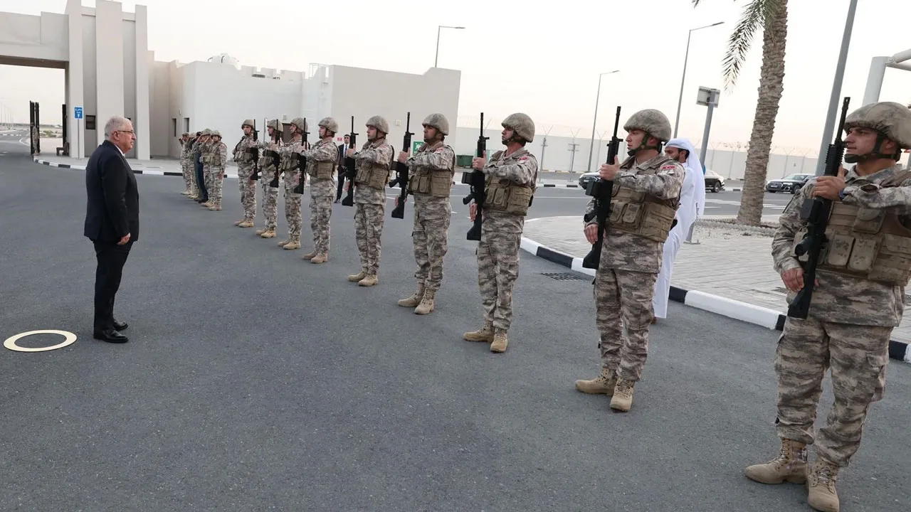 Bakan Güler, Katar’da Mehmetçiğe hitap etti: Savaşın büyüme riski var