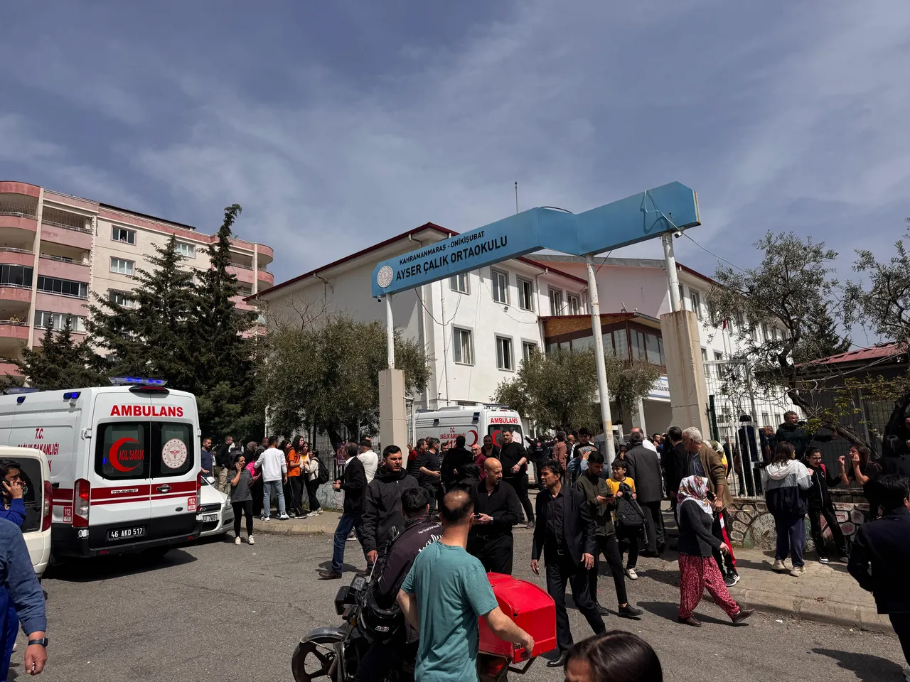 Bakanlar yaralı öğrencileri ziyaret etti! Kahramanmaraş'taki okul saldırısı sonrası tedavileri sürüyor