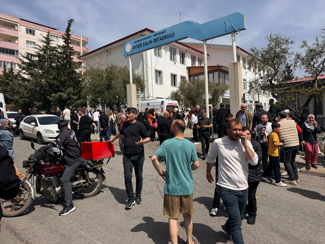 Bakanlar yaralı öğrencileri ziyaret etti! Kahramanmaraş'taki okul saldırısı sonrası tedavileri sürüyor