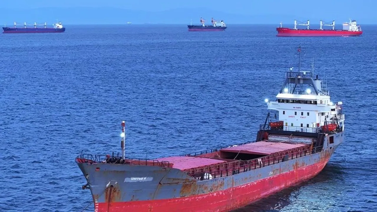 CENTCOM'dan 'Hürmüz ablukası' raporu! 9 gemi uyarılar sonrası geri döndü