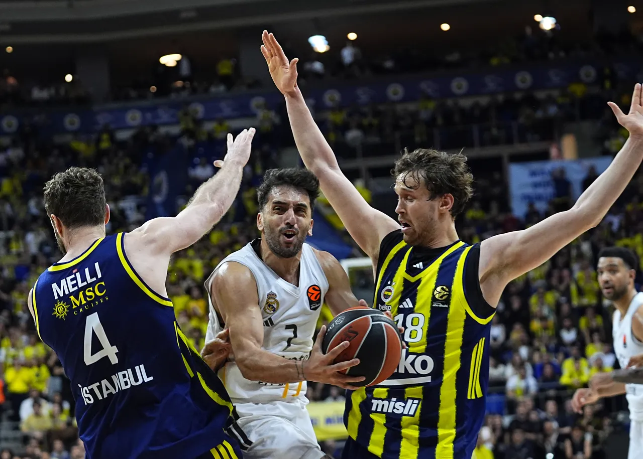 Son şampiyon Fenerbahçe Beko, 16 Nisan'da Fransa temsilcisi LDLC ASVEL ile deplasmanda karşı karşıya gelecek.