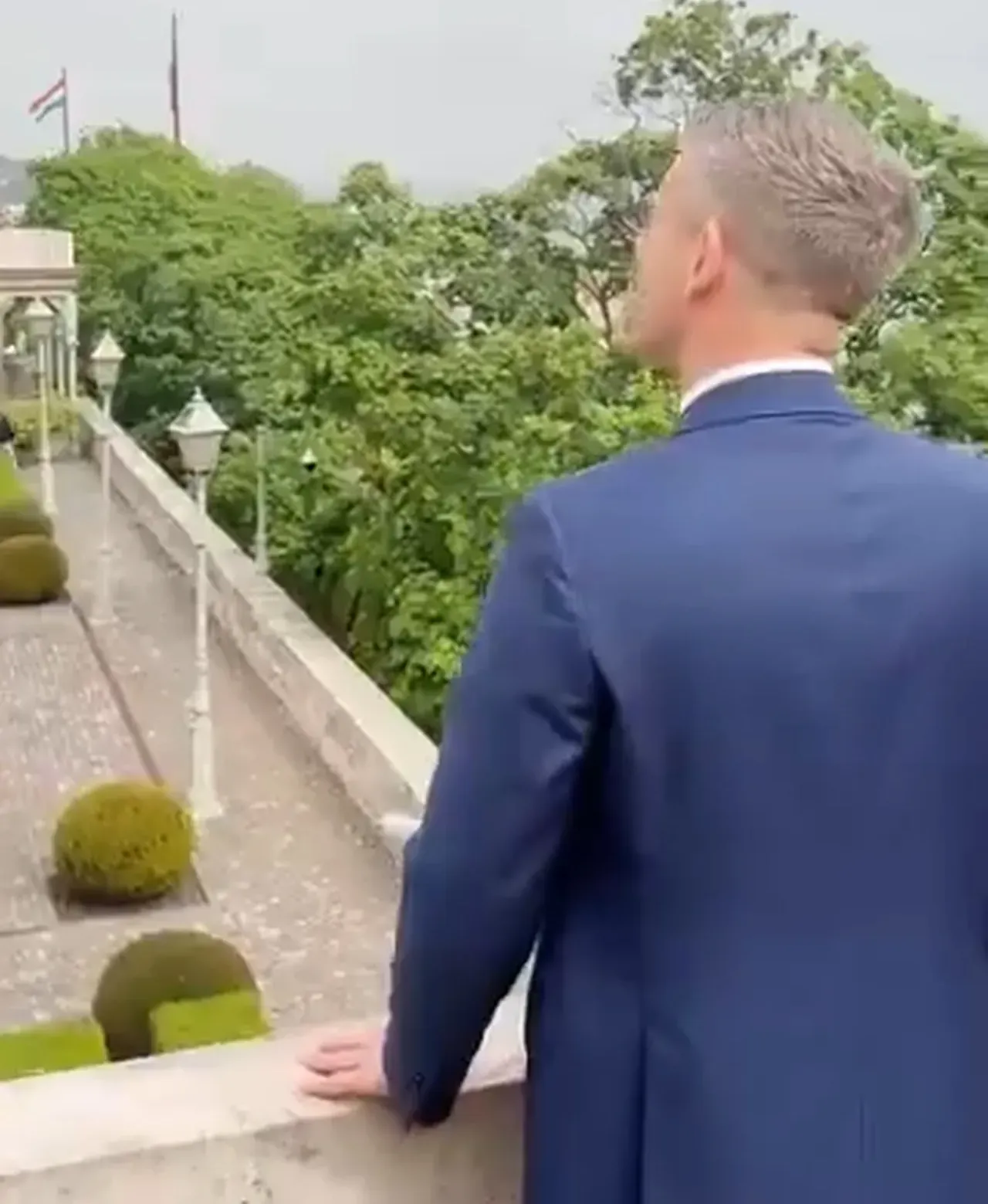 Macaristan’ın yeni Başbakanı Magyar, Orbanla böyle dalga geçti: Tam filmlik sahne