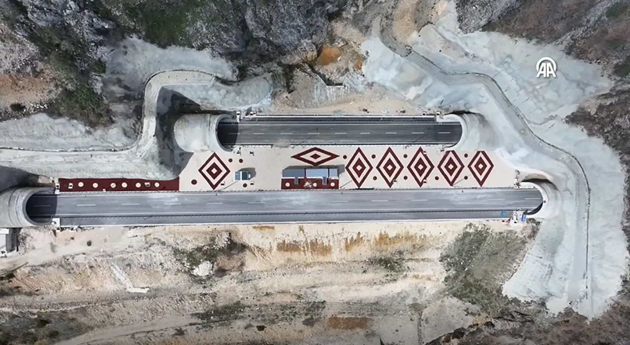 Mesafe 30 dakikadan 15 dakikaya düştü! Bakan Uraloğlu duyurdu, Çorum-Laçin yolu yarın açılıyor