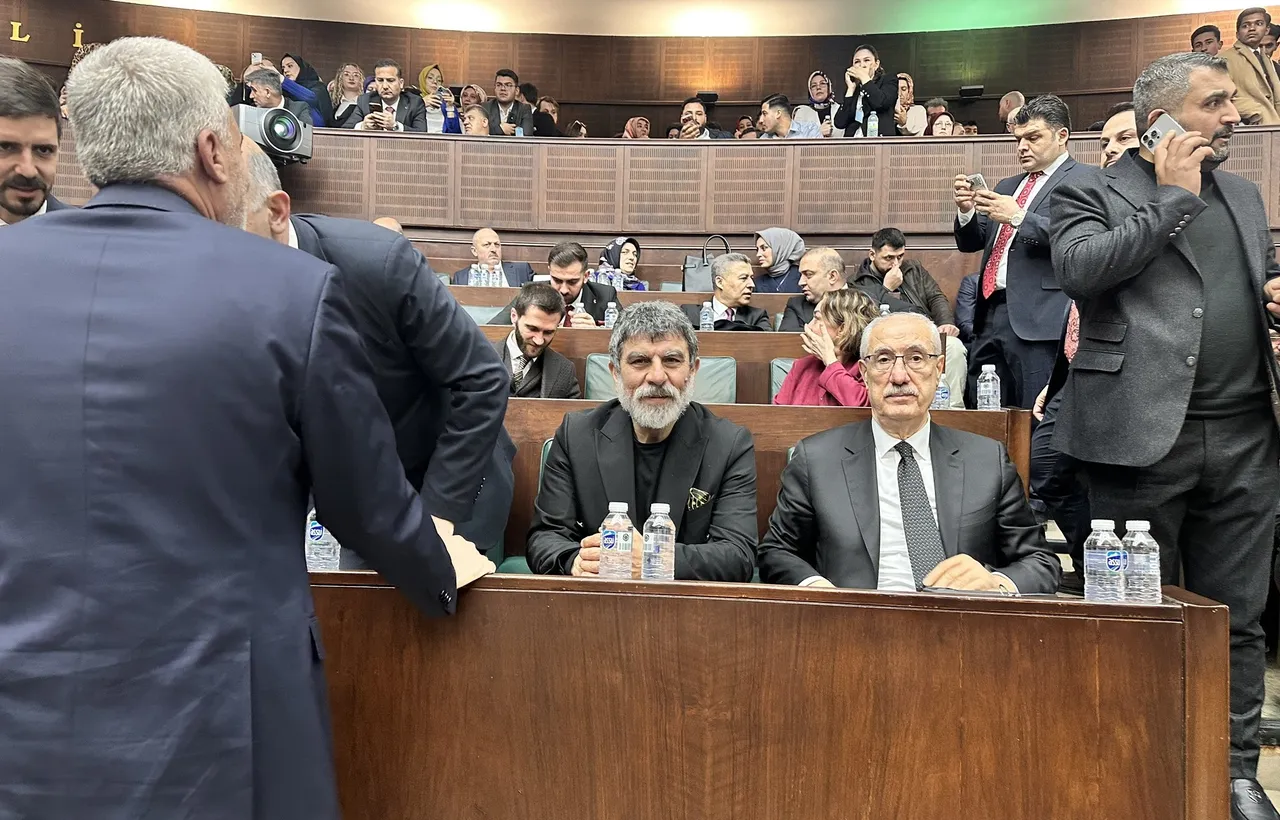 Oyuncu Sefa Zengin TBMM’de! Kritik isimlerle dikkat çeken buluşma