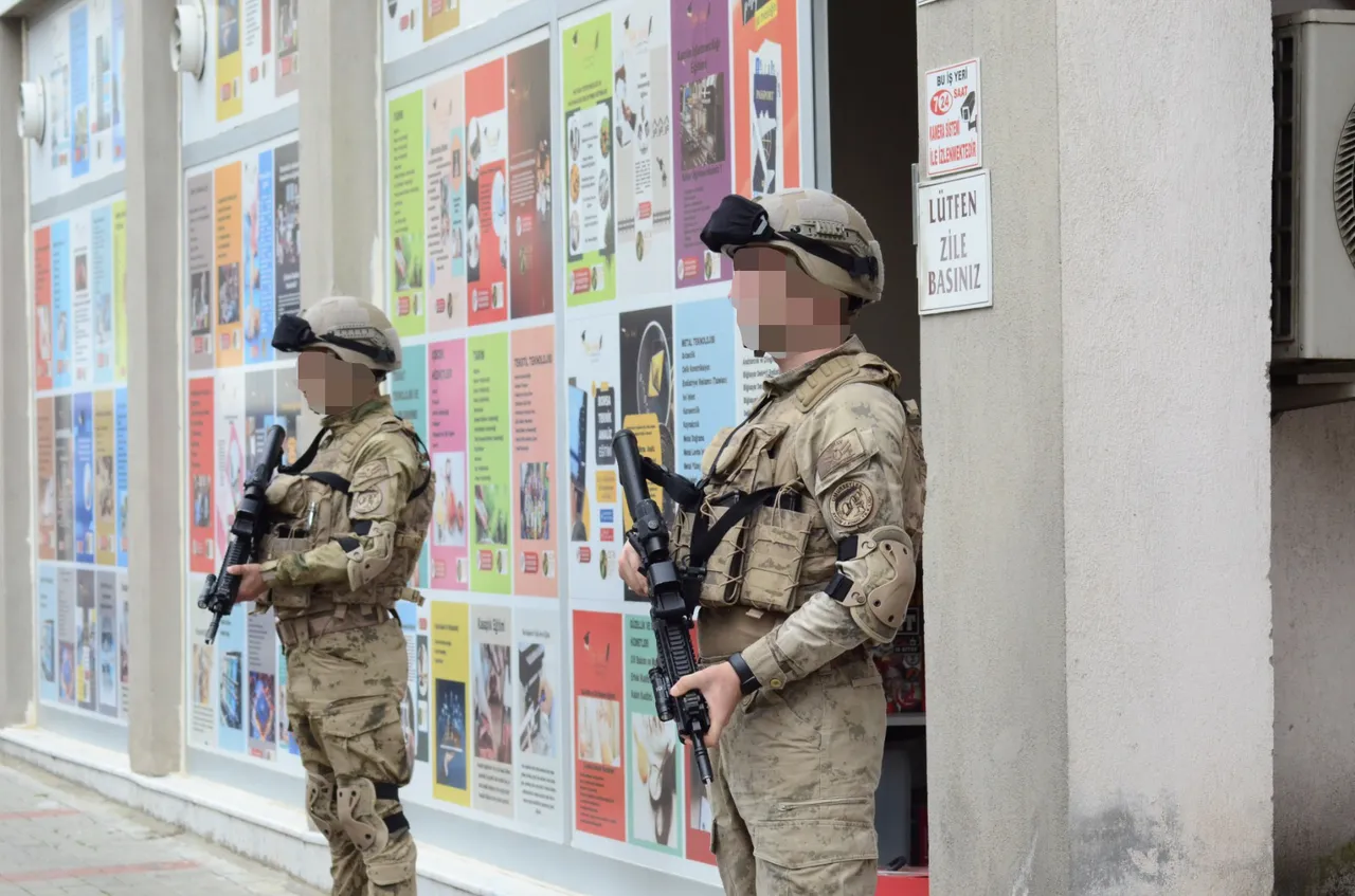 Sahte sertifikayla öğrencileri dolandıran çete çökertildi