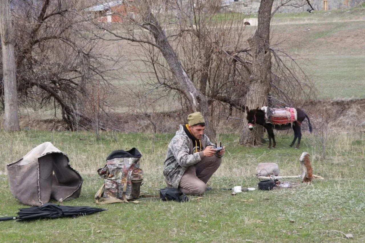 Saksağan kuşu ilham oldu, tüm hayatı değişti! Sürüyü dronla 30 saniyede çeviriyor