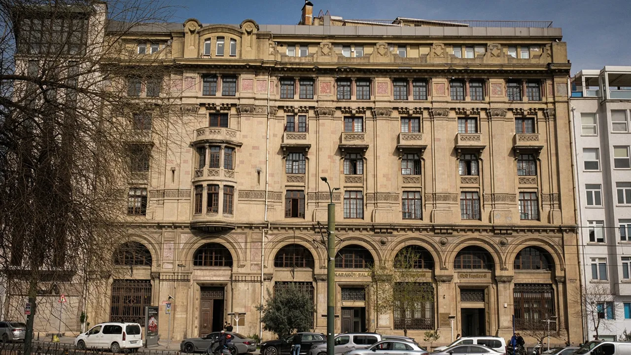 Sanatın kalbi Karaköy Palas'ta 'Küme'yle atacak